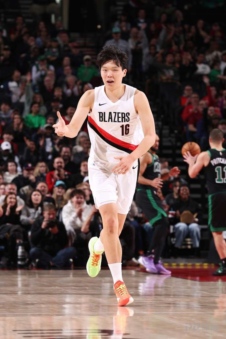 杨瀚森11分钟3分4板 开拓者终结绿军4连胜